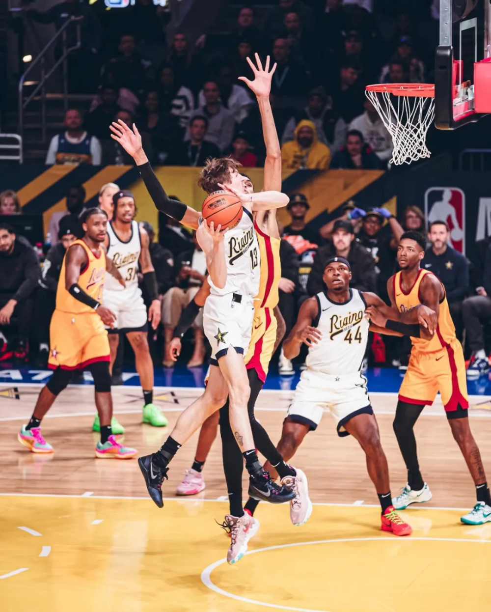 包含公牛新秀表现惊艳，全场观众掌声不断，大小完成.的词条-爱游戏